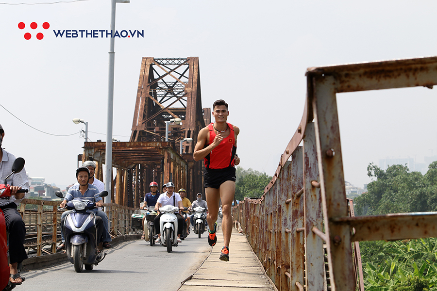 Ngắm cung đường đẹp lạ của VPBank Hanoi Marathon 2019 với soái ca Quách Công Lịch